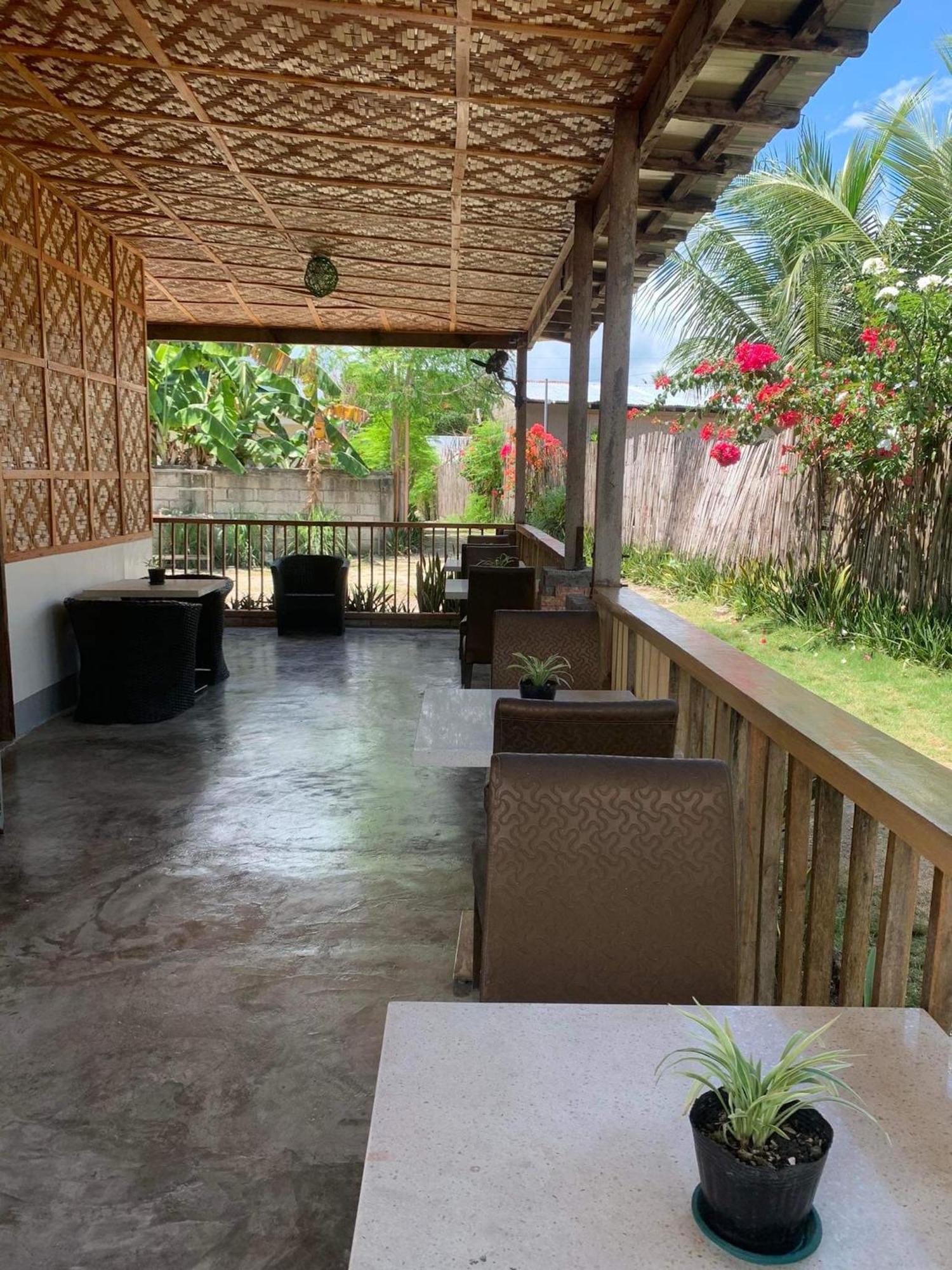The Backyard Inn 莫阿尔博阿 外观 照片